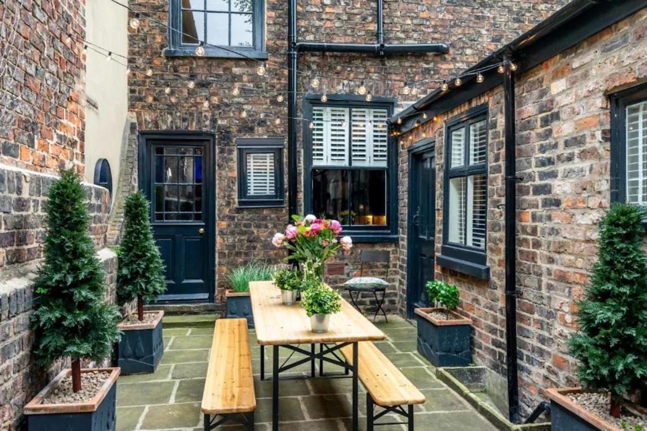 42 is the Answer- Stunning York townhouse appearing on TV Holiday Home Show photo
