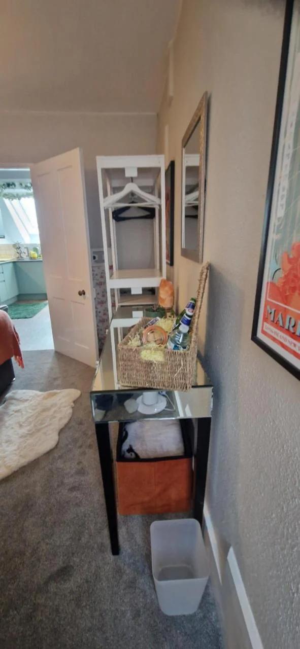 Amazing Central Windsor Flat Contractors welcome photo
