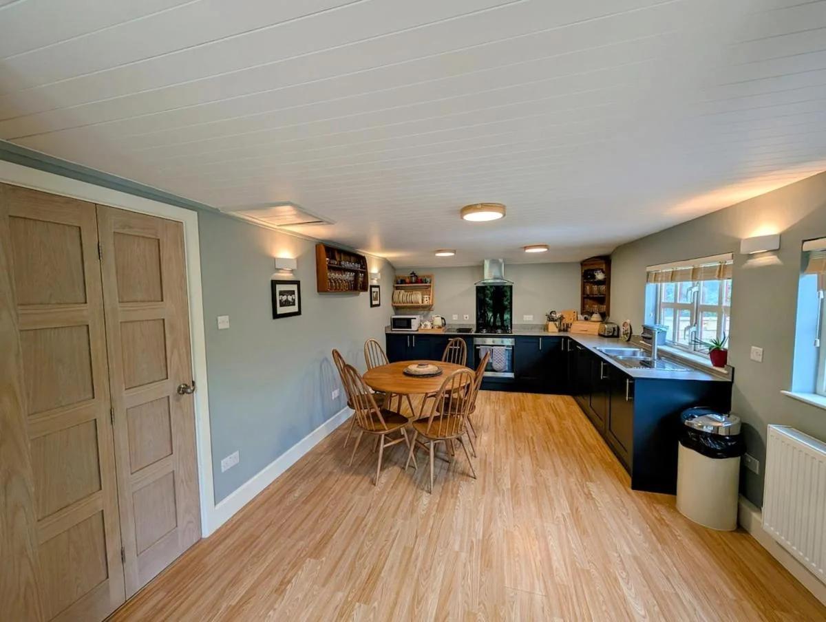 Beech Lodge - 3 Bedroom Chalet With Private Hot Tub photo