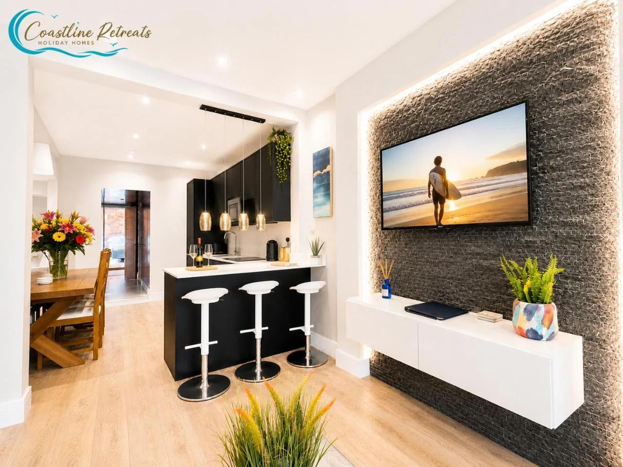 Cloud9 Guest House - by Coastline Retreats - FREE PARKING INCLUDED - 2 Bedroom self contained garden flat - Luxury 2 Person Bath, Netflix, Superfast Wifi foto