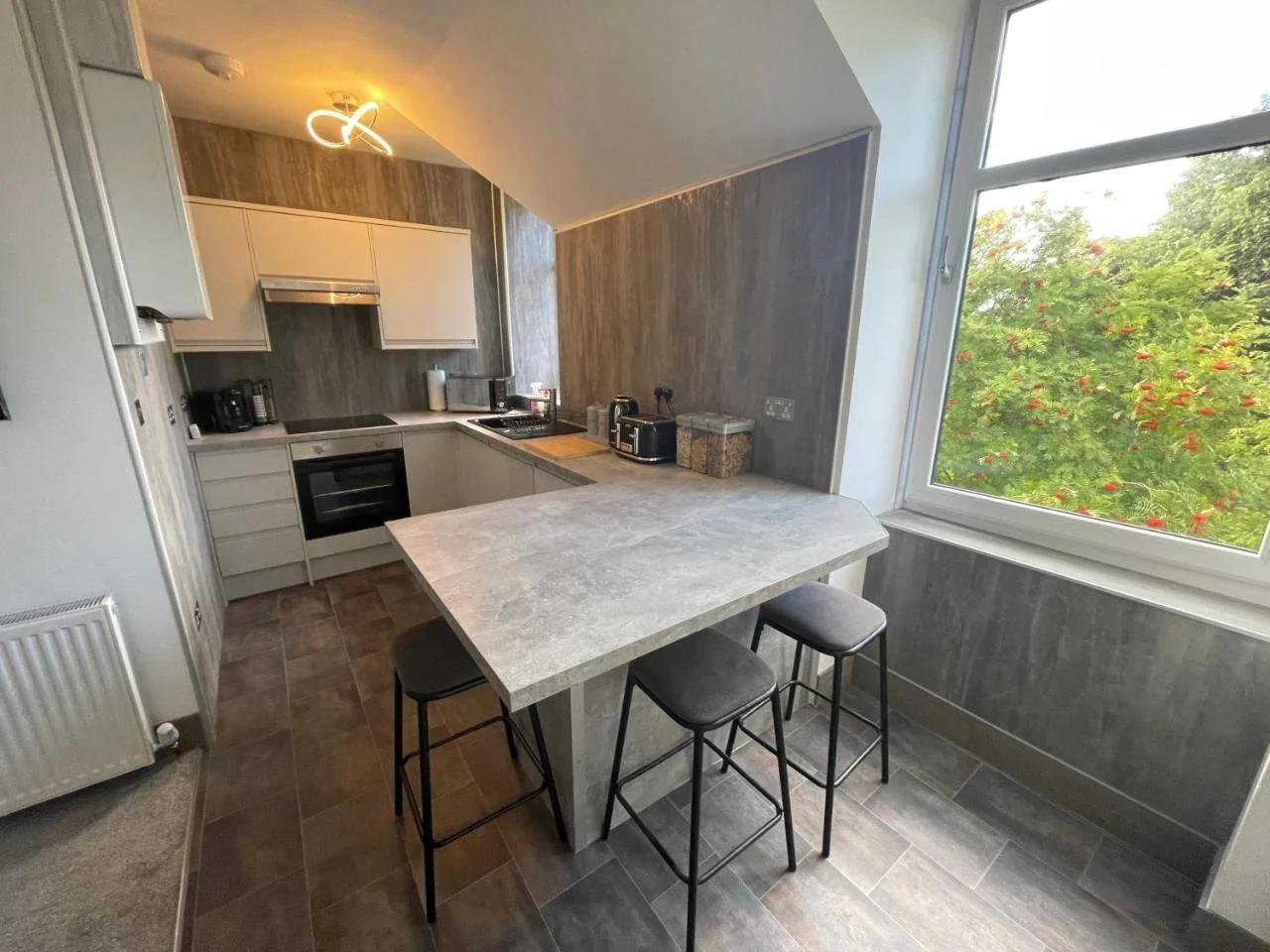 Crown àros beag, Ultra City Central 2 bedroom apartment with free parking onsite photo