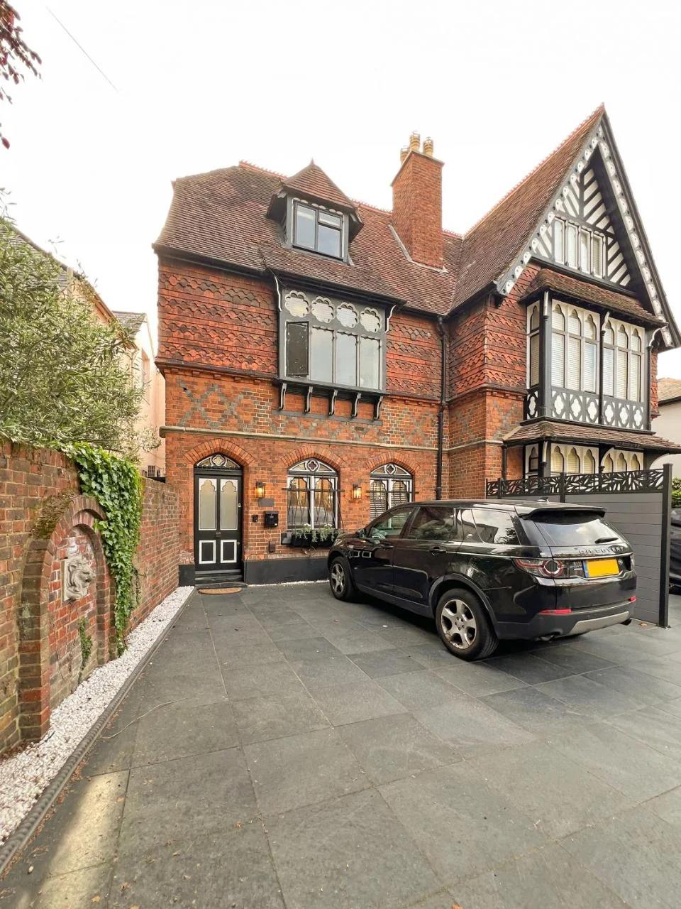 Incredible Luxury Windsor Long Walk 4 Bedroom Home With Free Driveway Parking