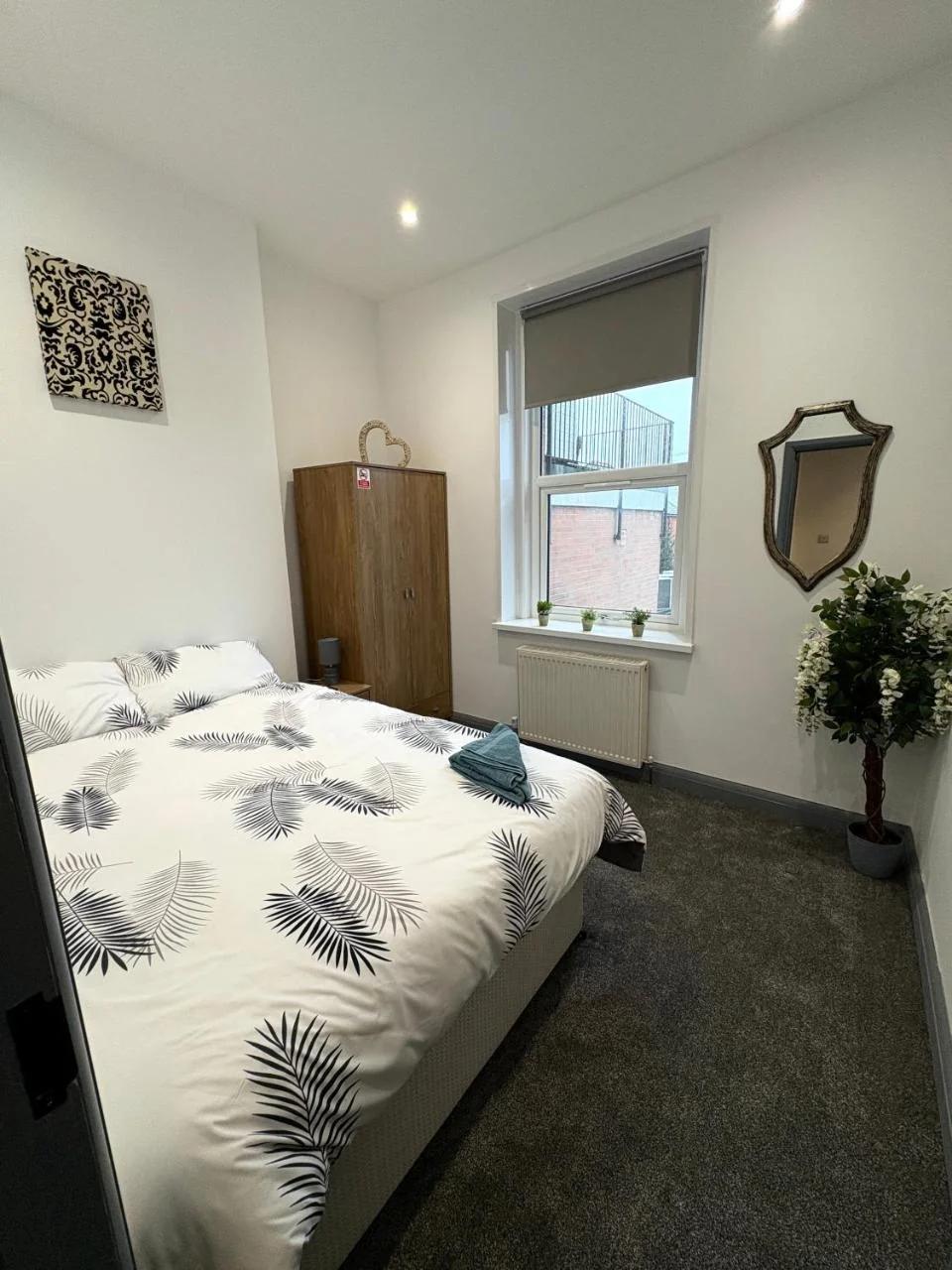 Spacious 4 Bed Duplex - sleeps 2, 4 or 6 - Near Beach and Town photo