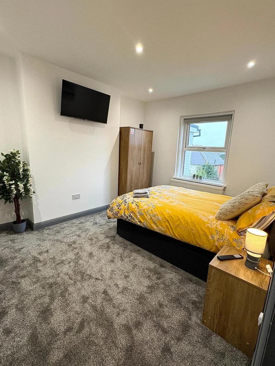 Spacious 4 Bed Retreat, 2 Bath, Sleeps 8 plus 2, Beach, Bars, Dinning, Shops, Golf, for Groups, Contractors or Families foto