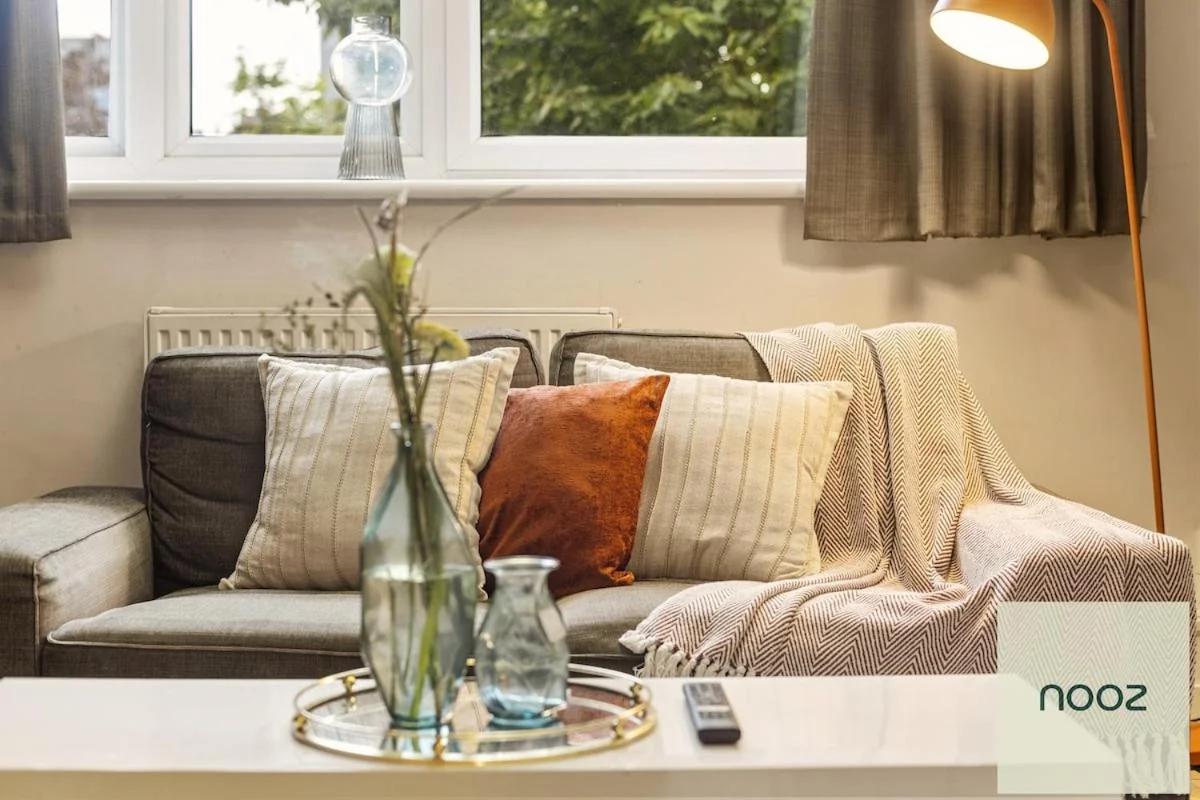 Stylish 2BR Flat in Canary Wharf & O2 Arena photo