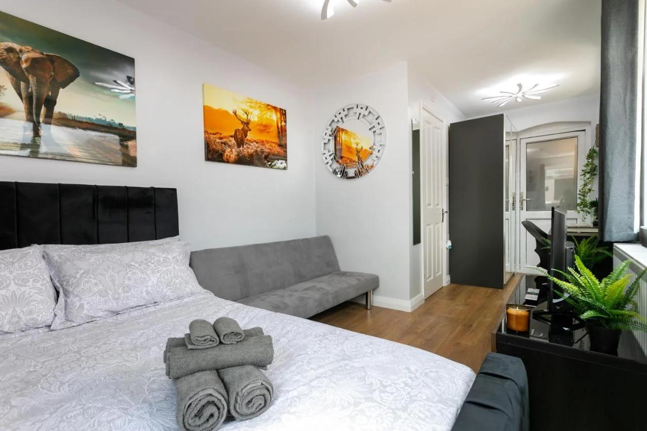 The Ashcroft - Stylish Luxury Studio near City Centre - Free Parking photo