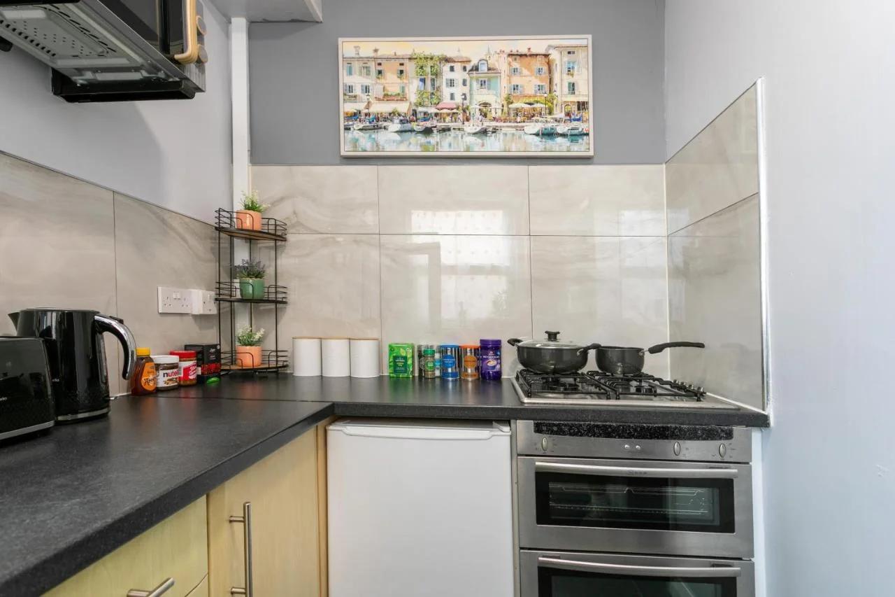 The Ashcroft - Stylish Luxury Studio near City Centre - Free Parking photo