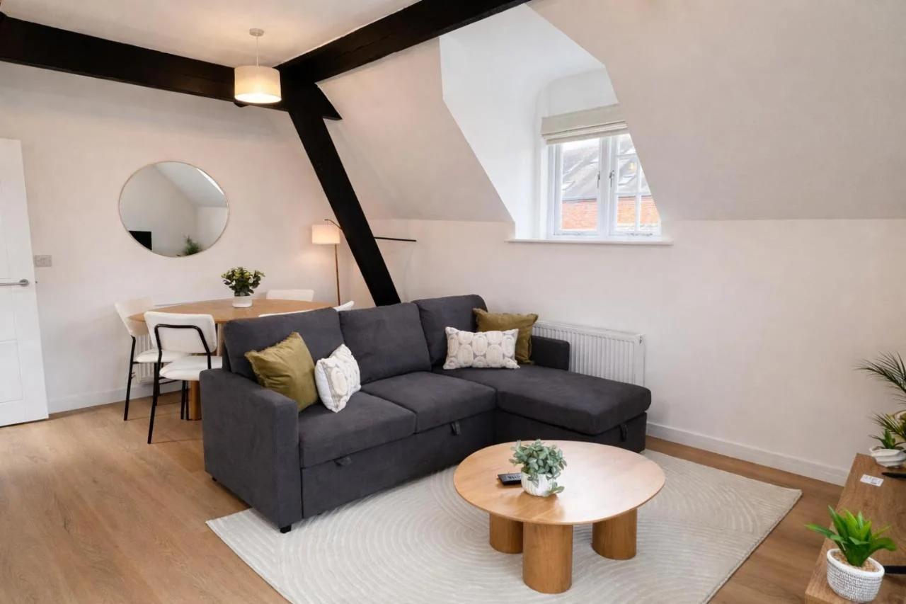 The Roost - 2-Bedroom Apartment - Sleeps 5