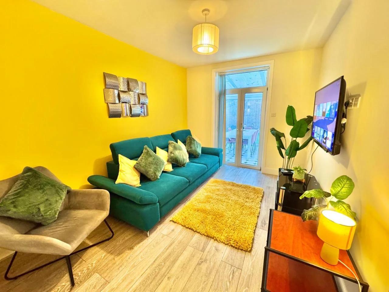 Three Bedroom Apartment with Garden and Parking - 2 Mins Walk to The Beach - Opposite BIC photo