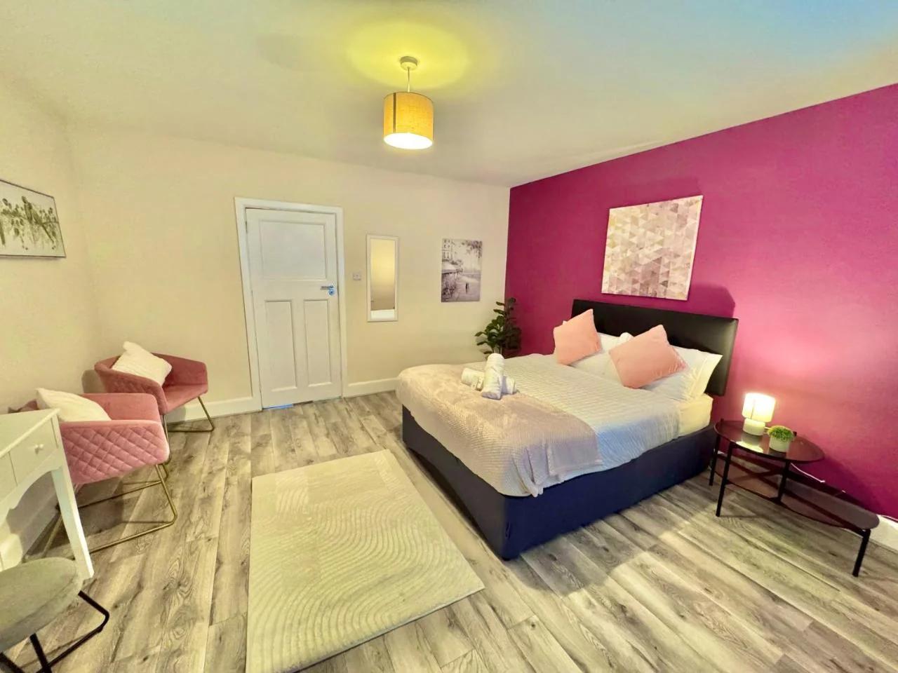 Three Bedroom Apartment with Garden and Parking - 2 Mins Walk to The Beach - Opposite BIC photo