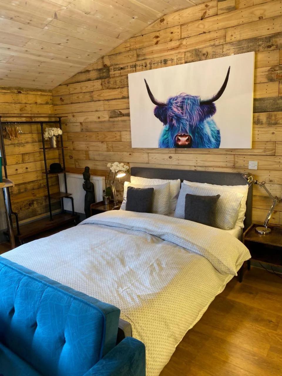 Willow Court Farm Studio East & Petting Farm, 8 mins to Legoland & Windsor, 15 mins to Lapland UK photo