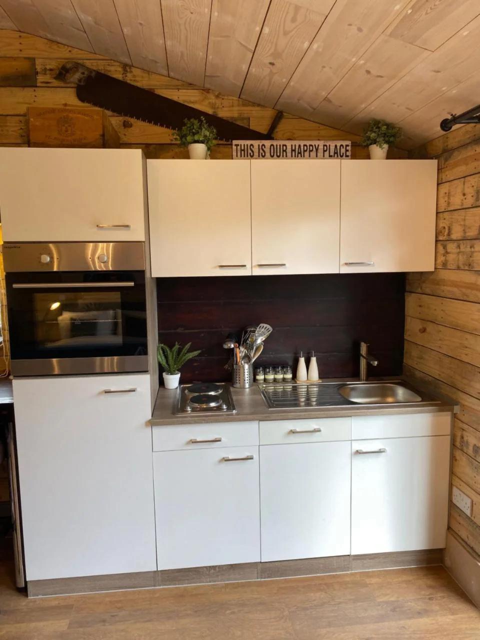 Willow Court Farm Studio East & Petting Farm, 8 mins to Legoland & Windsor, 15 mins to Lapland UK photo