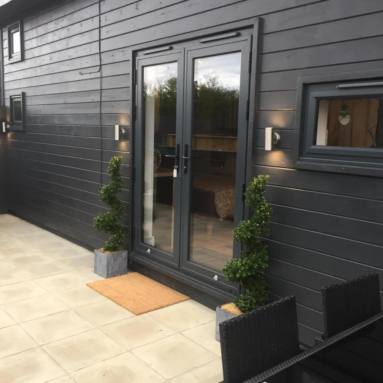 Willow Court Farm Studio West & Petting Farm, 8 mins to Legoland & Windsor, 15 mins to Lapland UK photo