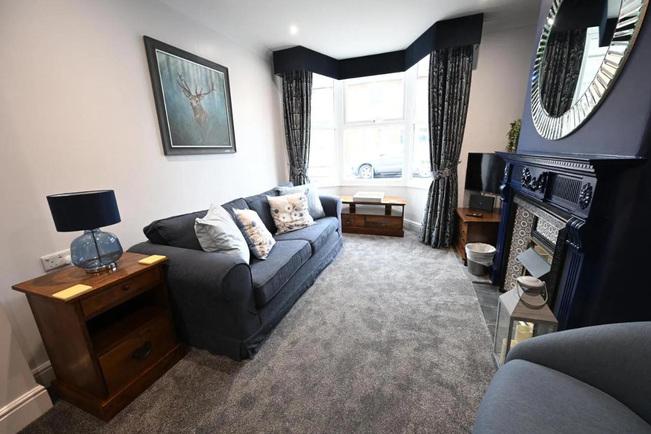 Wisteria Cottage Town Centre FREE PARKING photo