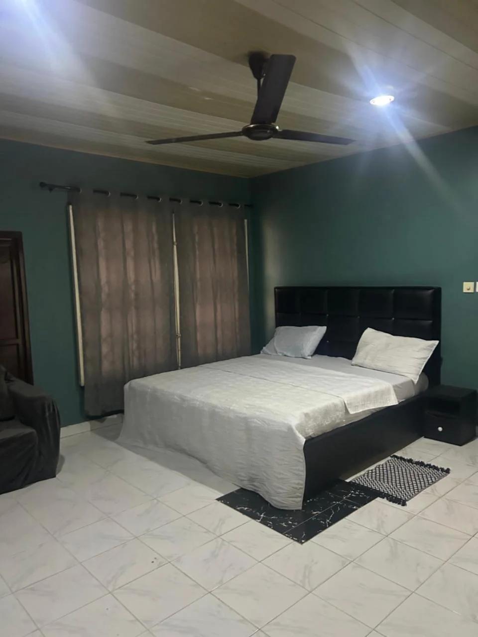 Macdel Guesthouse And Condos photo