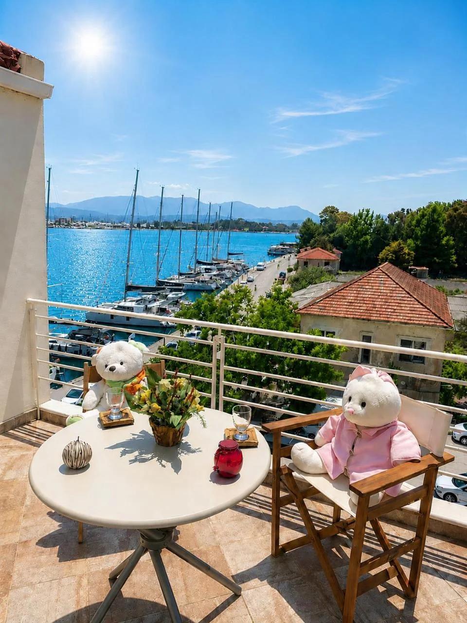 AB Preveza Apartments-15 Meters Over the Sea Attic & Alexander's the Great Executive Suite