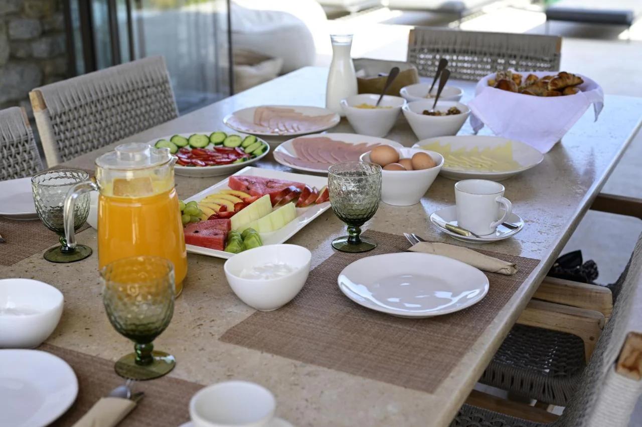 Bonzoe Suites & Villas photo