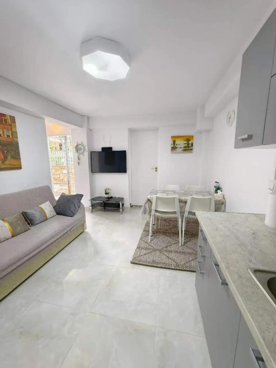 evaxila papaflessa photo