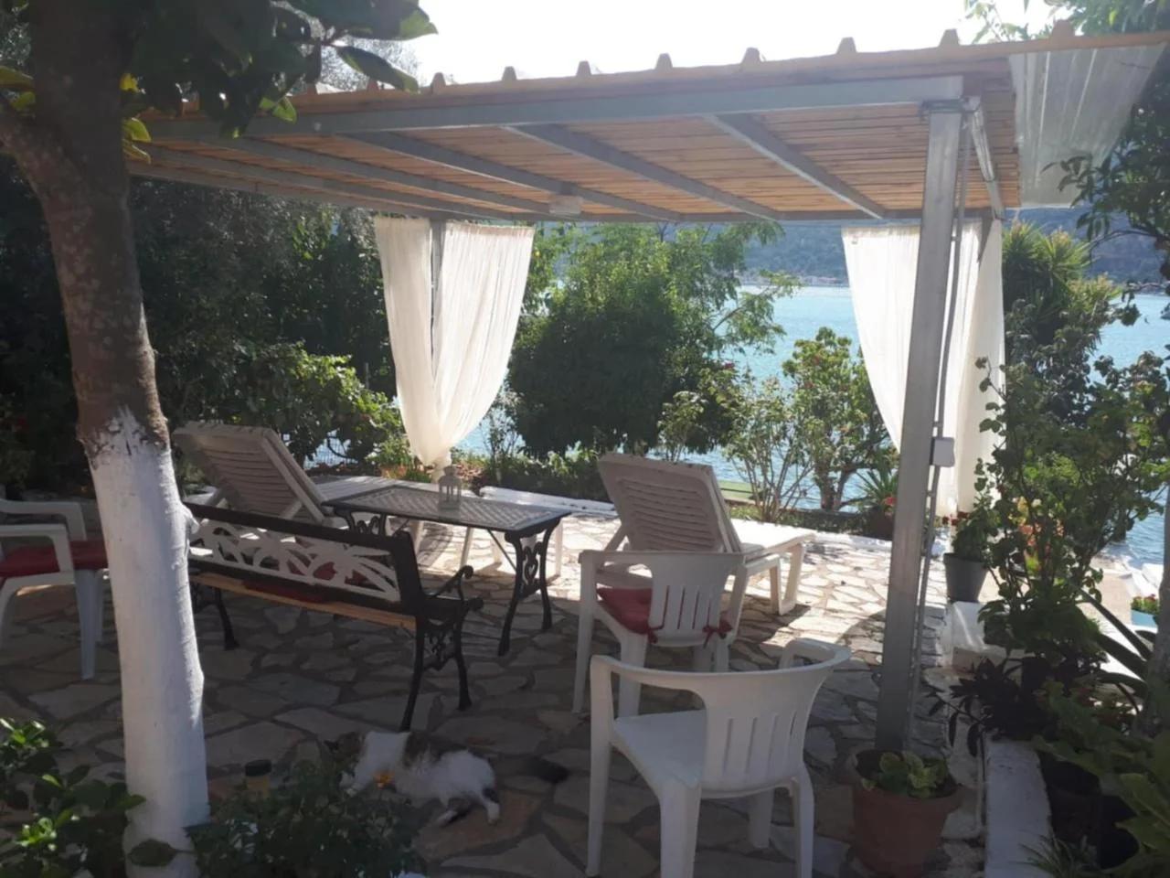 Geni Bay foto