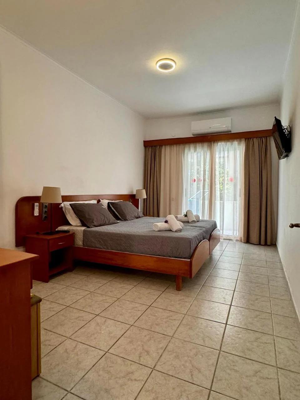 Summerscape Studios and Apartments photo