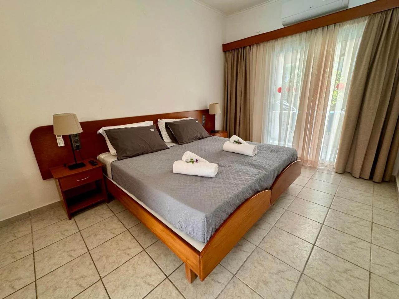 Summerscape Studios and Apartments photo