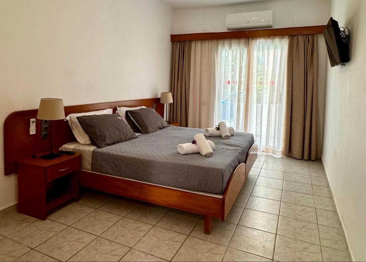 Summerscape Studios and Apartments photo