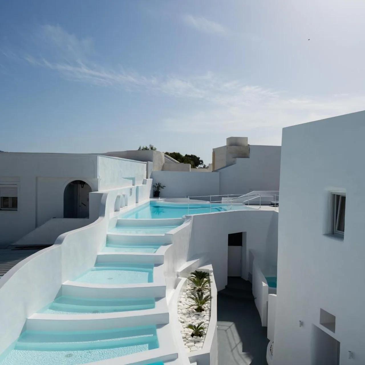 White Concept Caves foto