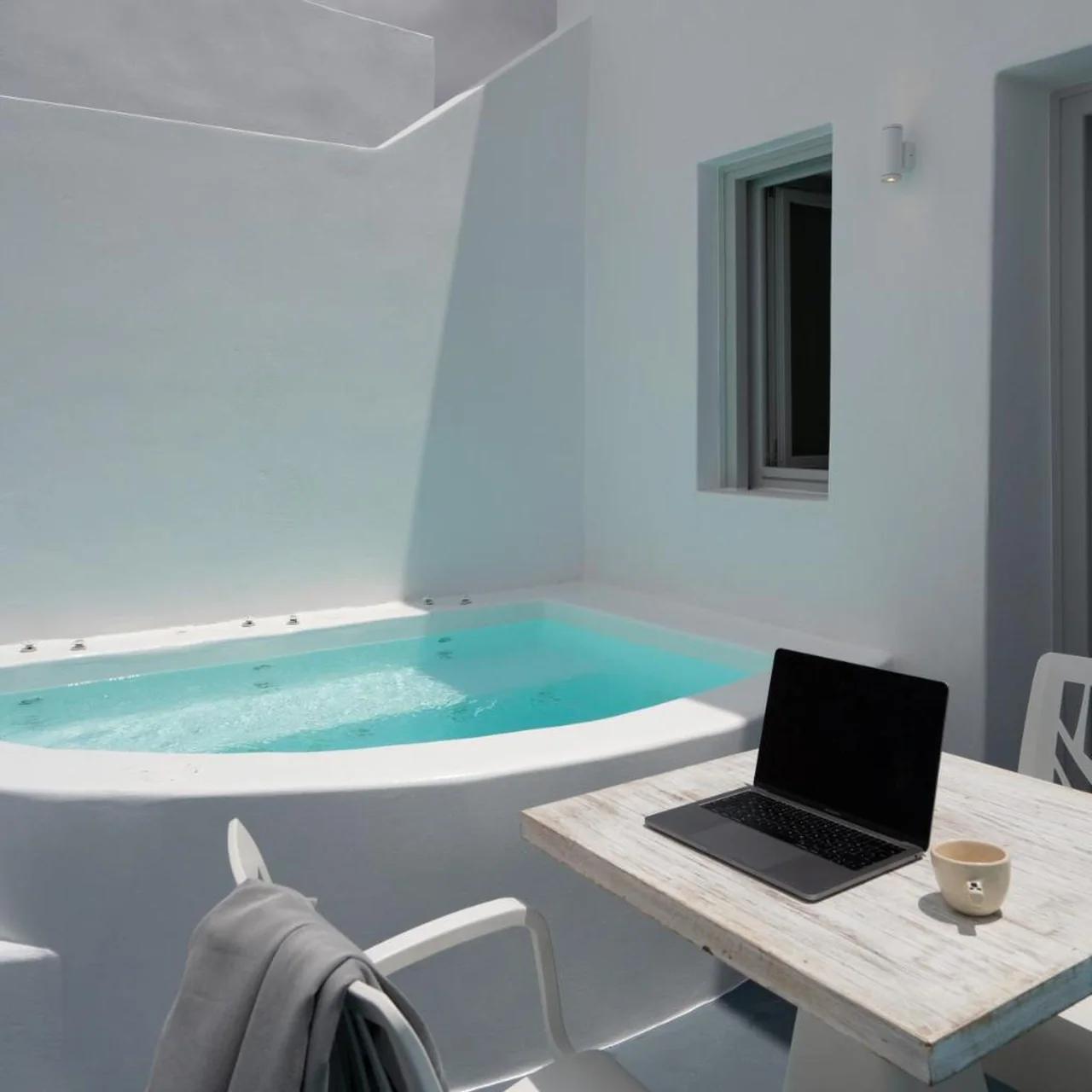 White Concept Caves foto