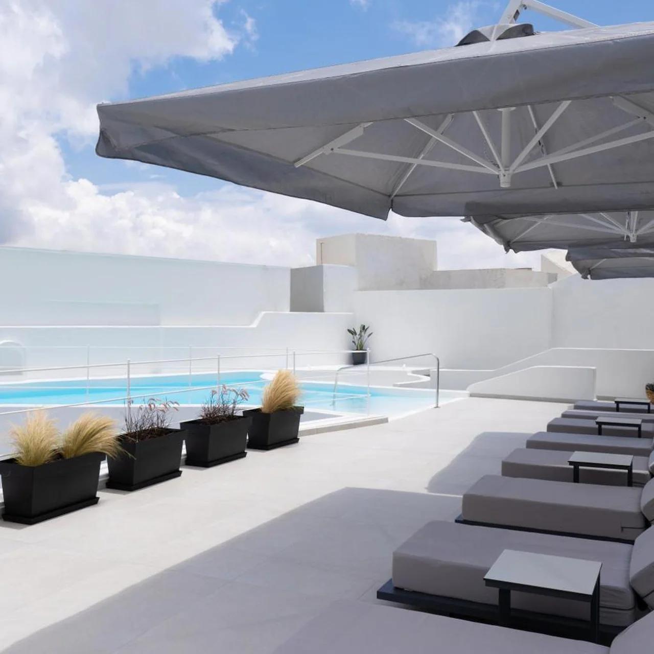White Concept Caves foto