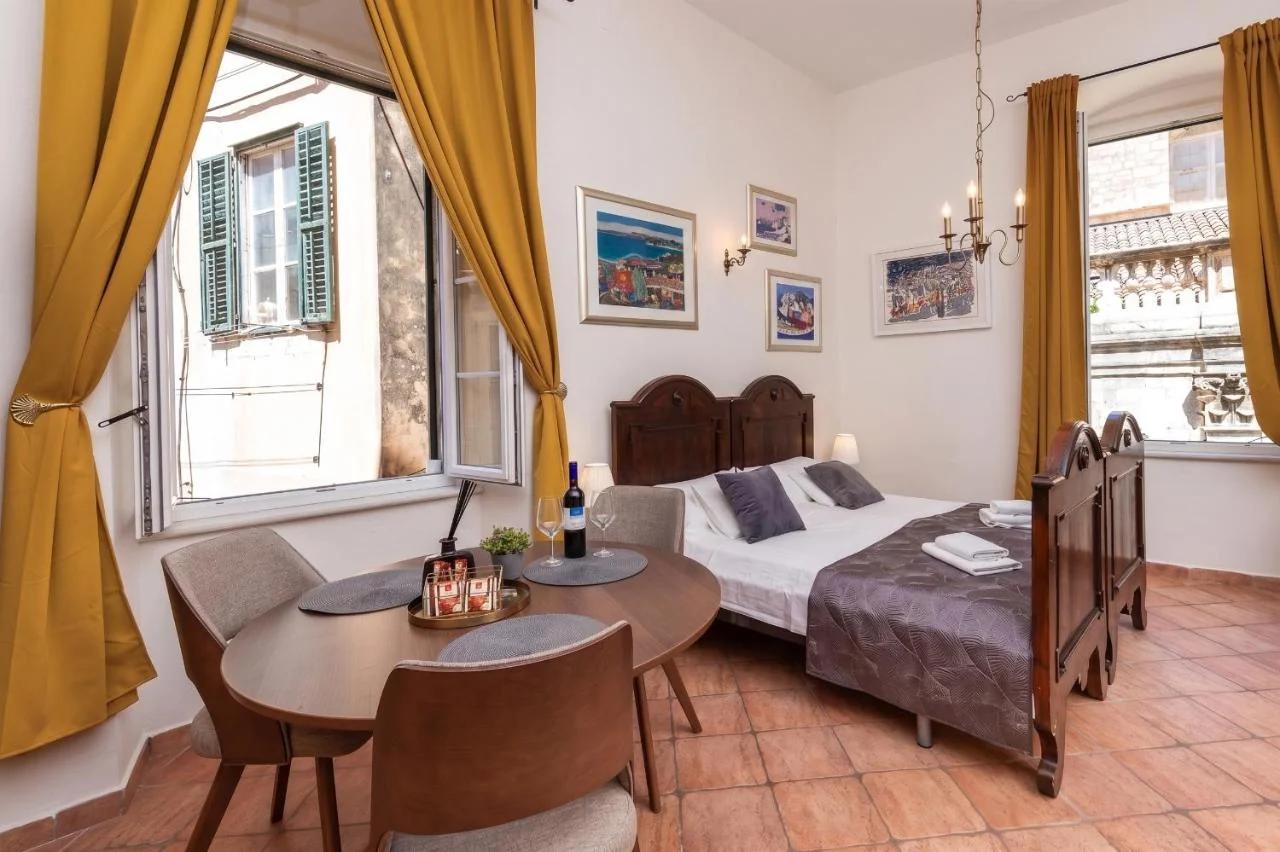 Amoret Apartments photo