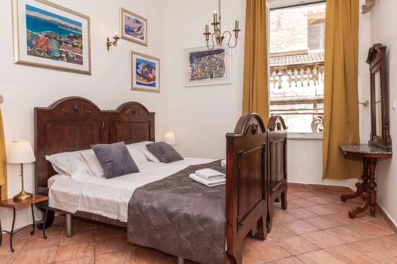 Amoret Apartments photo