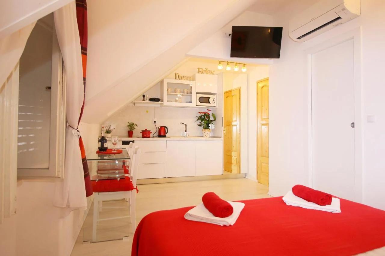 Angelus Apartments photo