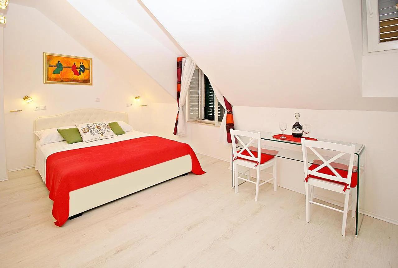 Angelus Apartments photo