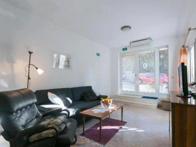 Apartment Anita Gru - One-Bedroom Apartment with Balcony