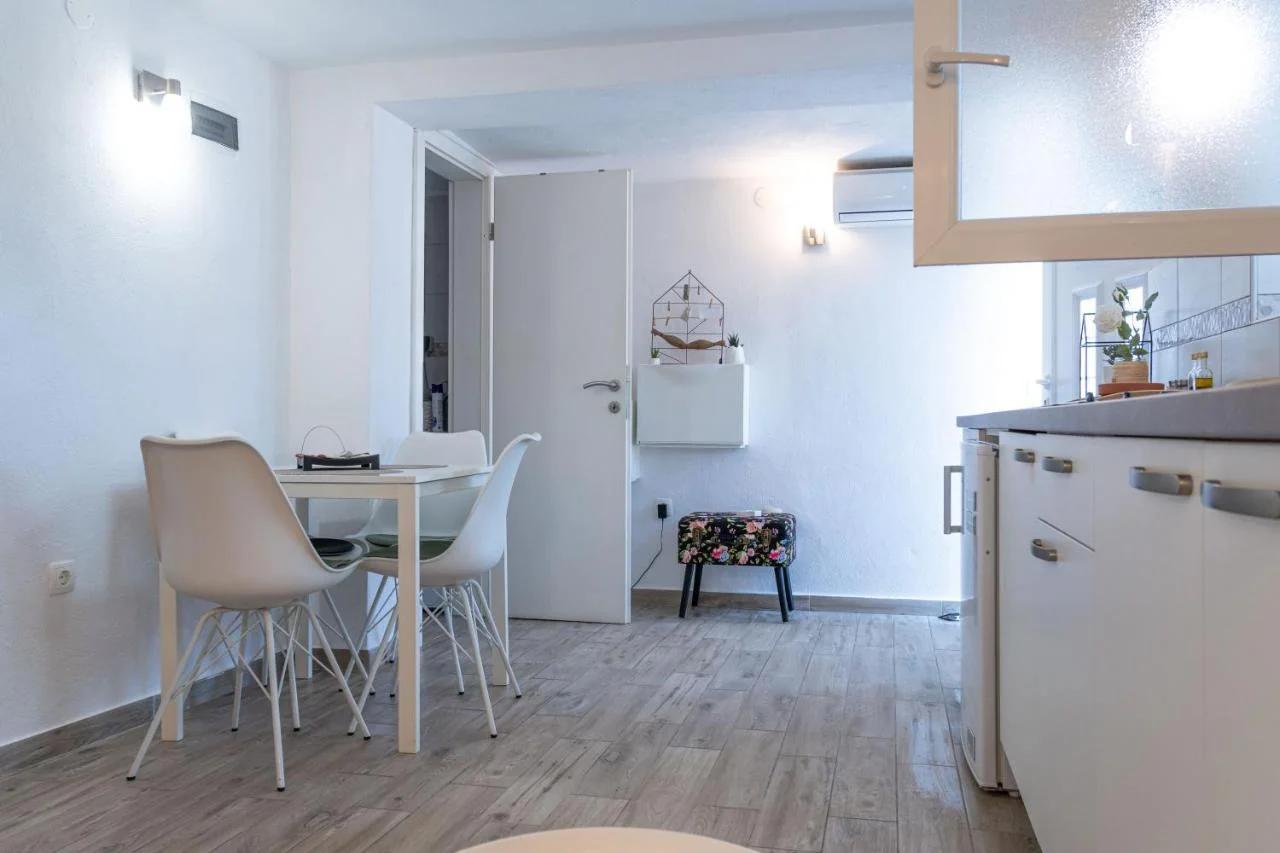Apartment Ban photo