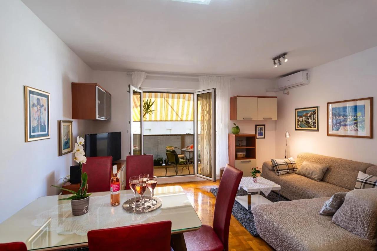 Apartment Harmony - Balcony and Free Secure Garage photo