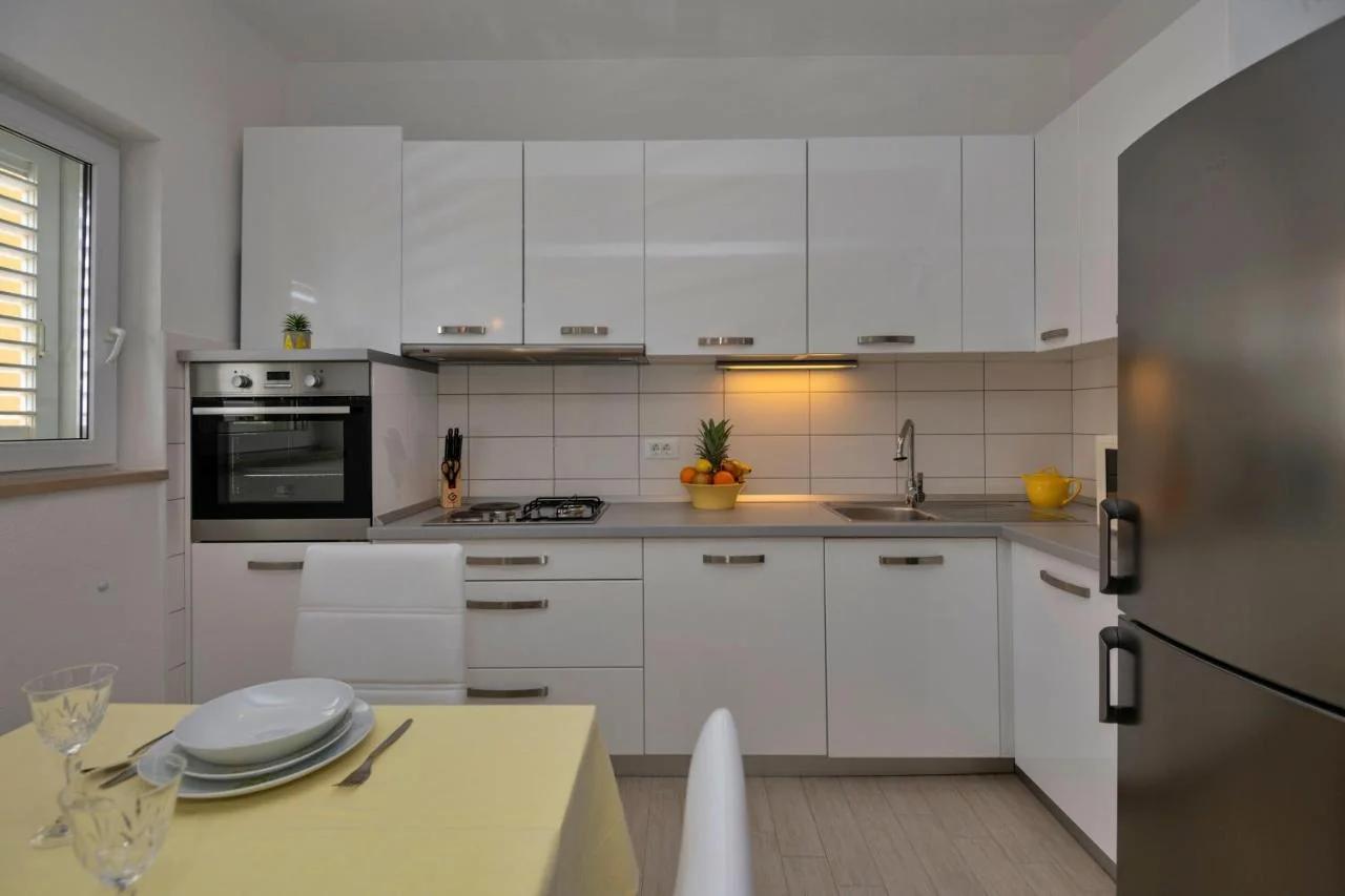 Apartment with big and free private parking photo