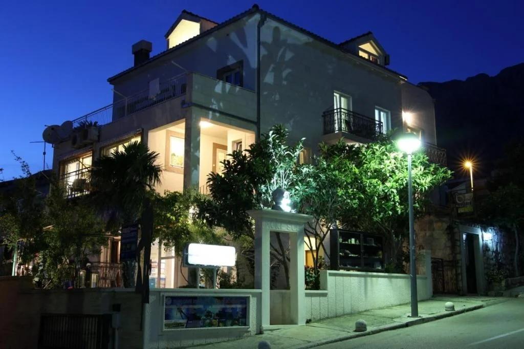 Apartments by the sea Makarska - 15200 foto