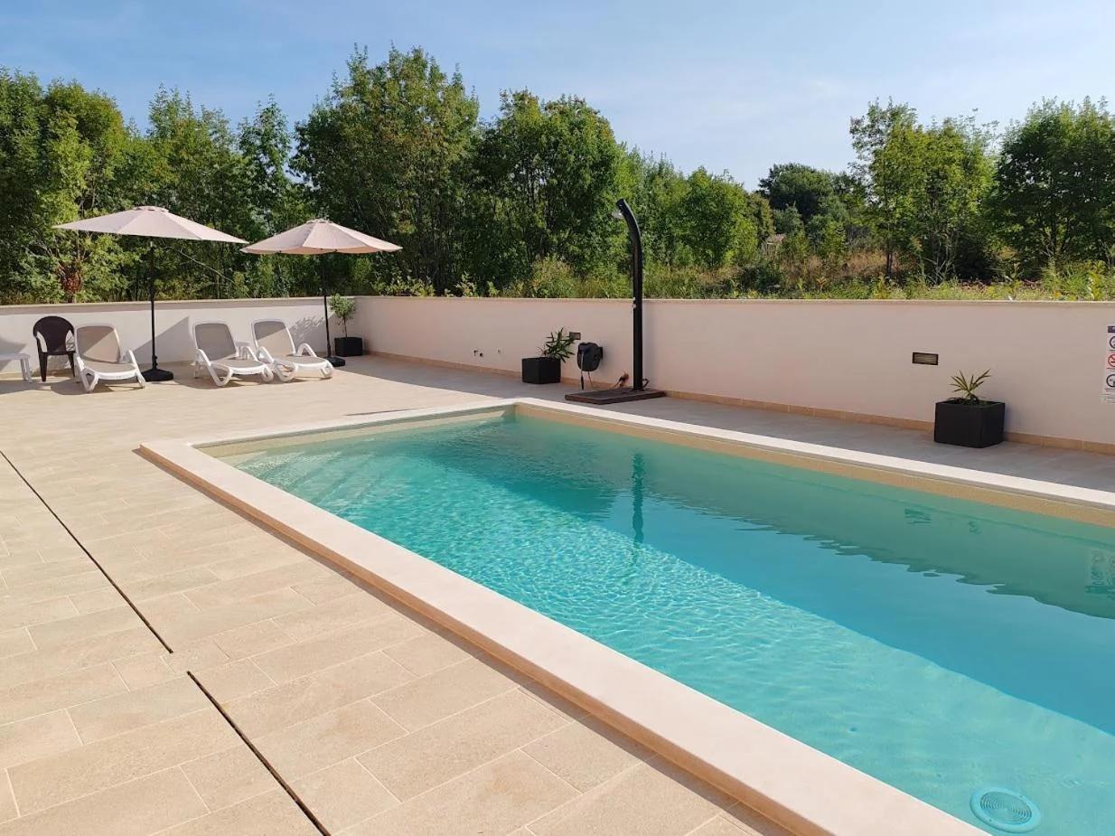 Apartments Oleander Lovrečica-residence with pool photo