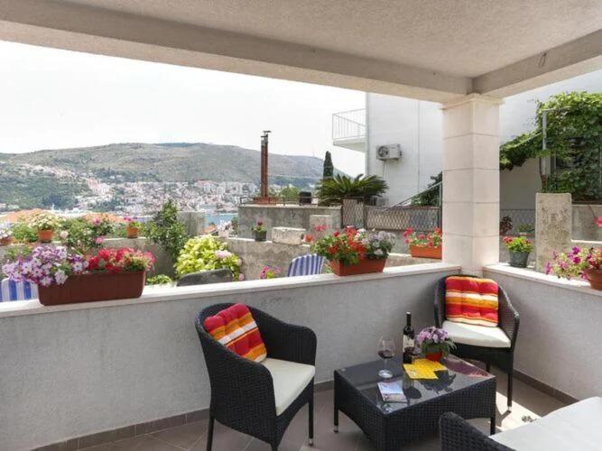 Apartments Pojko - One-Bedroom Apartment with Terrace Yellow