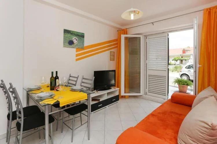 Apartments Pojko - One-Bedroom Apartment with Terrace Yellow photo