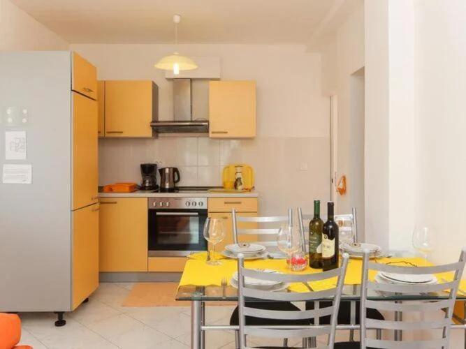 Apartments Pojko - One-Bedroom Apartment with Terrace Yellow photo