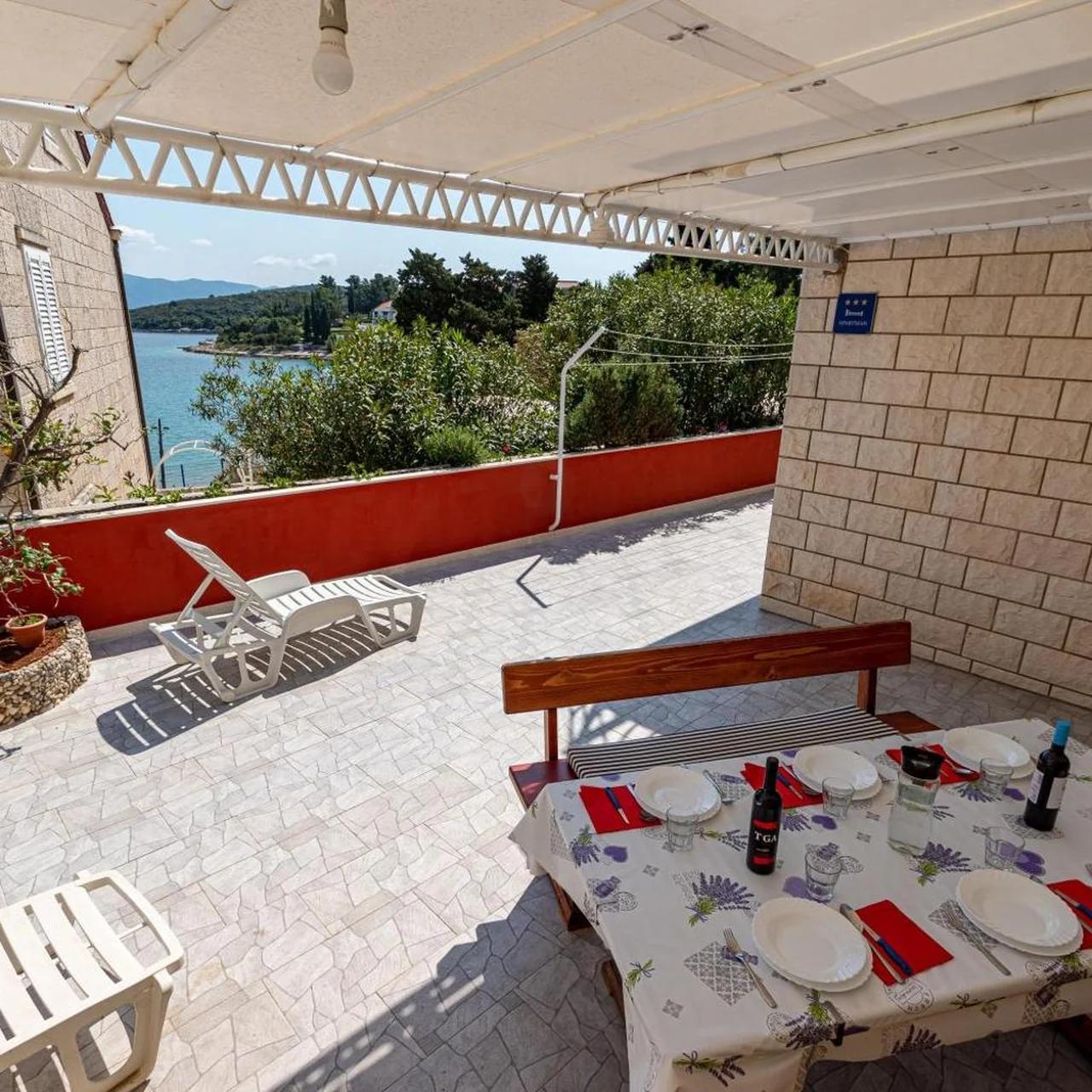 Apartments Siri, 1 min walk to the beach foto