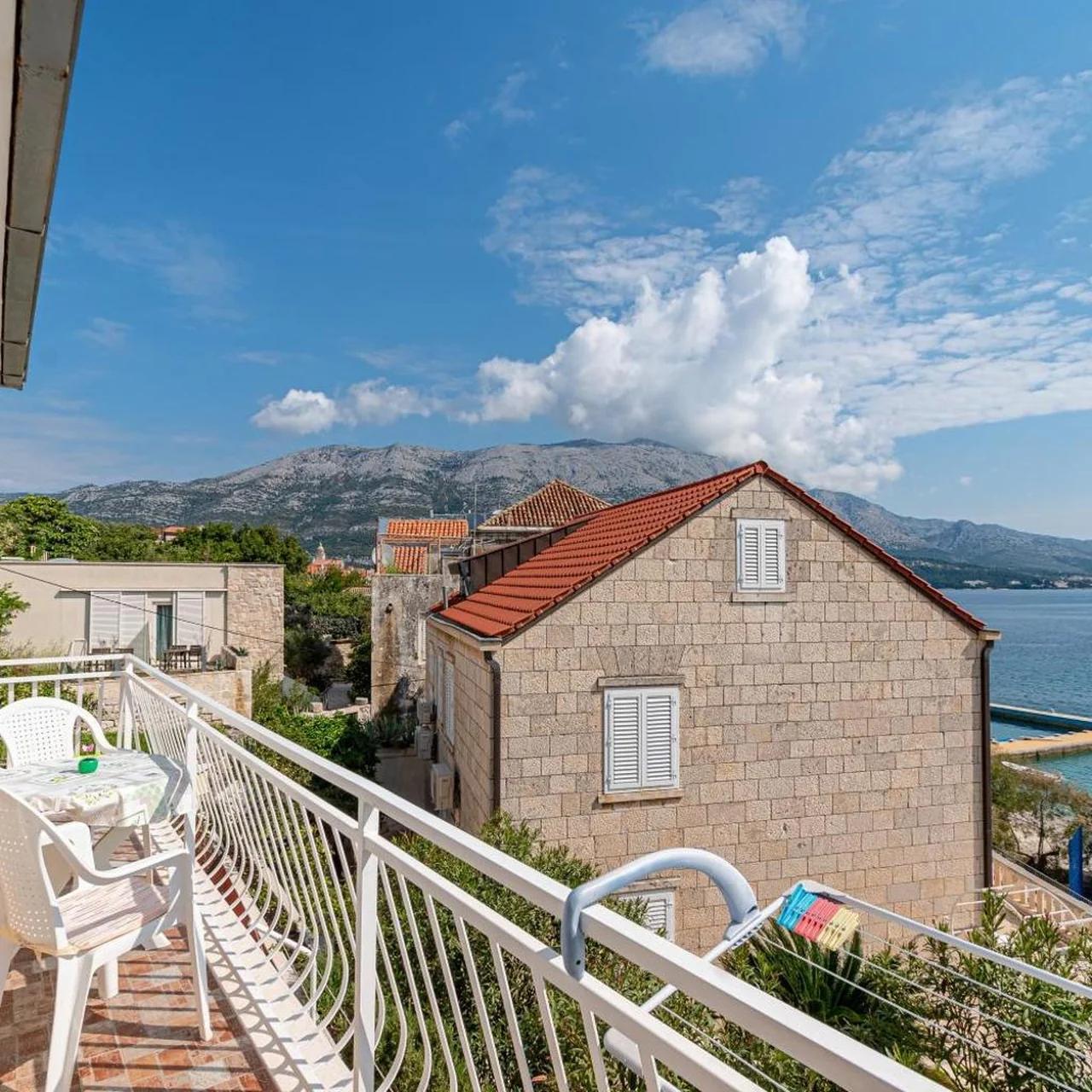 Apartments Siri, 1 min walk to the beach foto
