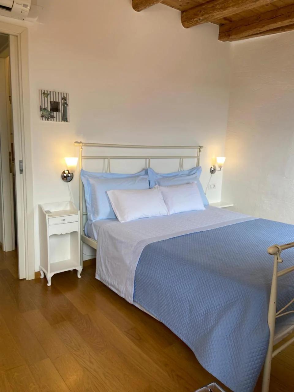 Casa Azzurra - free parking photo