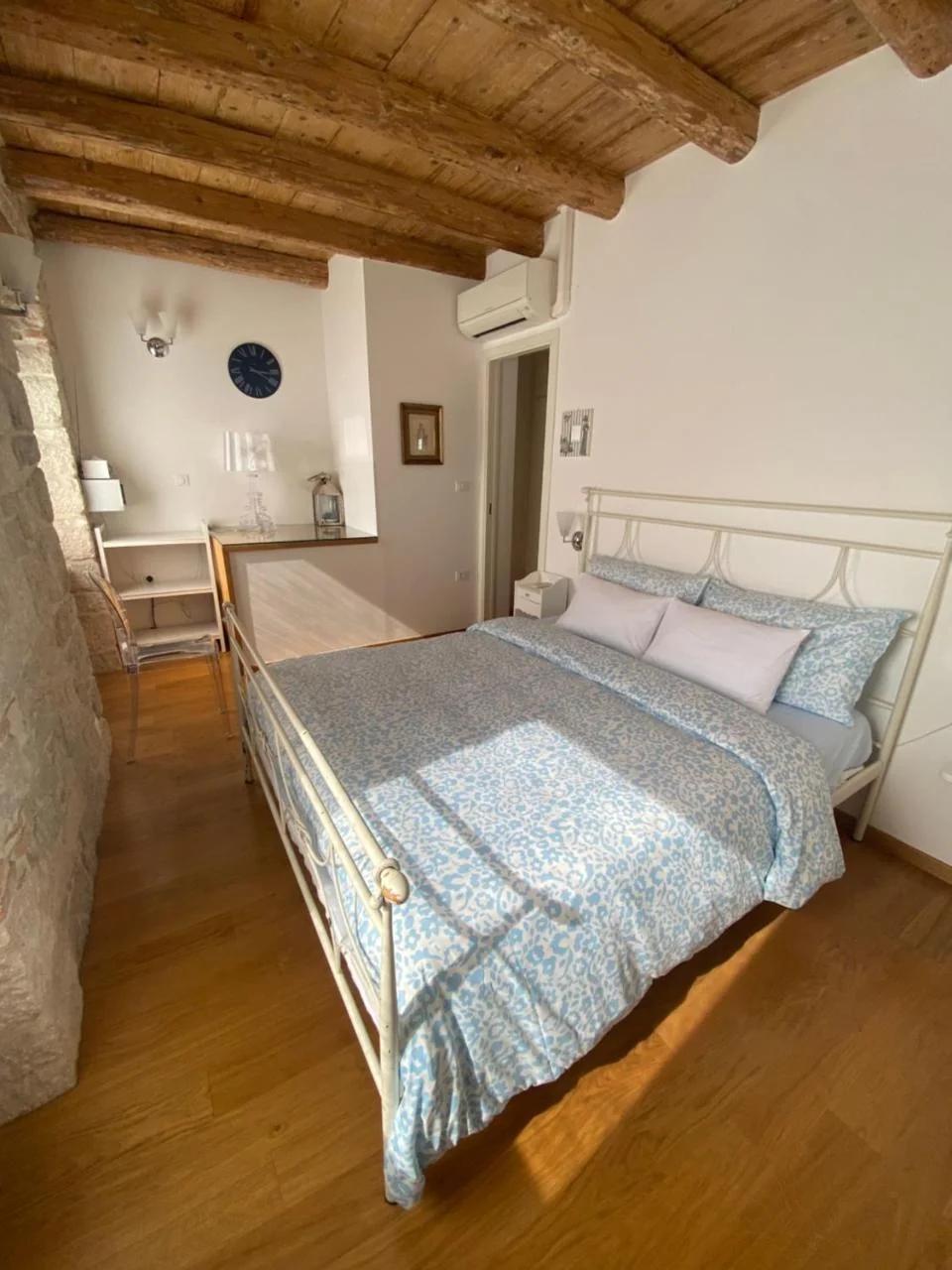 Casa Azzurra - free parking photo