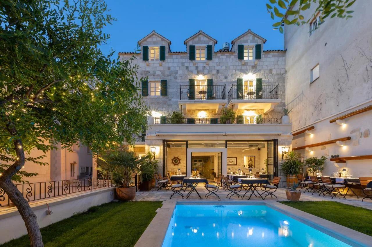 Casa Columba - Adults Only 4 Star Boutique Hotel with Outdoor Pool & Private Garden