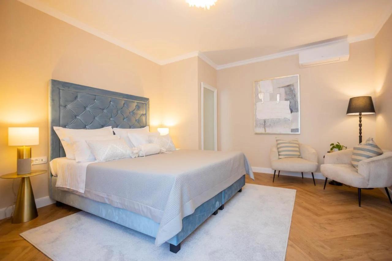 City and Style Luxury Rooms Split photo