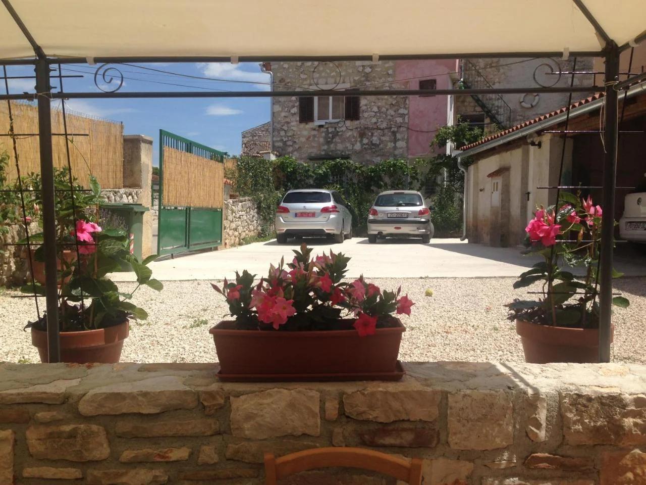 Contrada del Nonno Apartments (city center - private parking on-site) photo