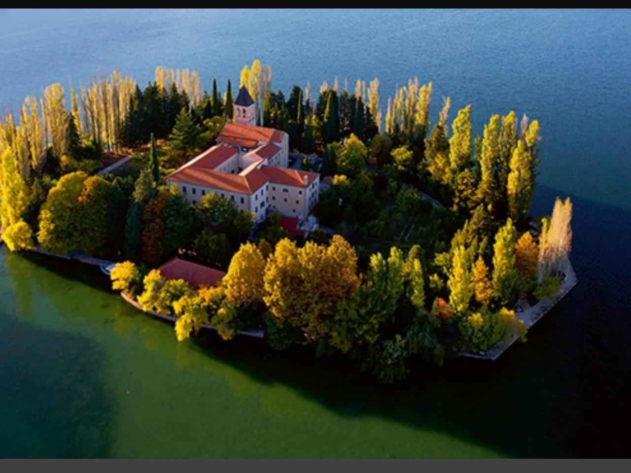 Dvori svetog Mihaela photo